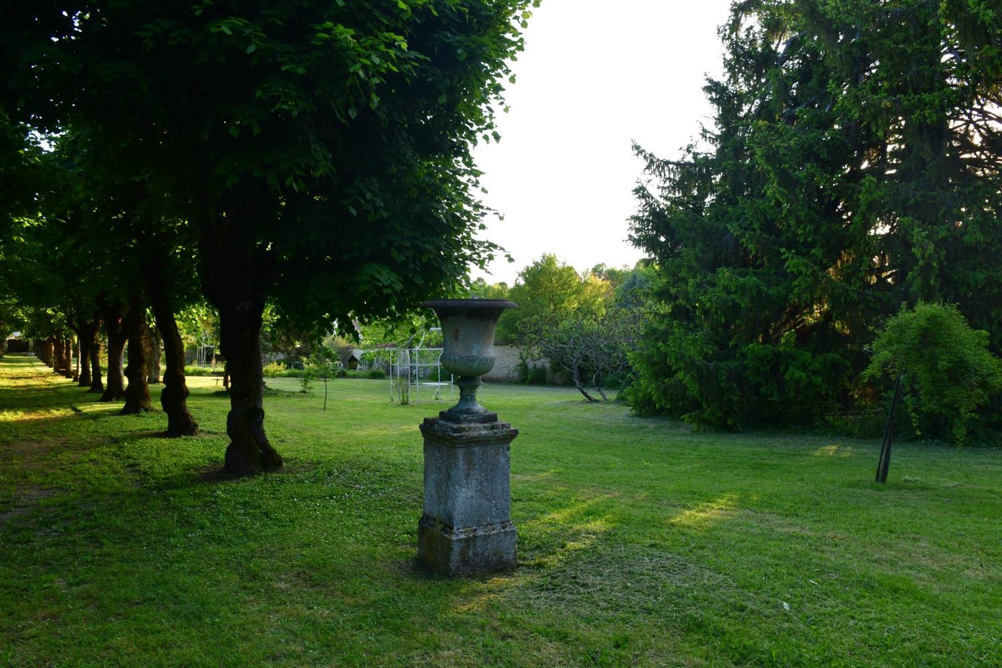 Le Val Clos, Appartement Dans Une Maison De Maitre 19E Tanlay Экстерьер фото